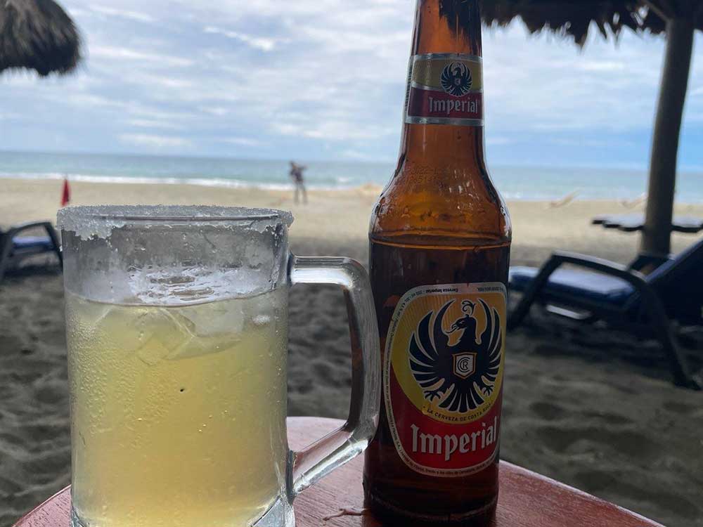 tiempo de cerveza en la playa